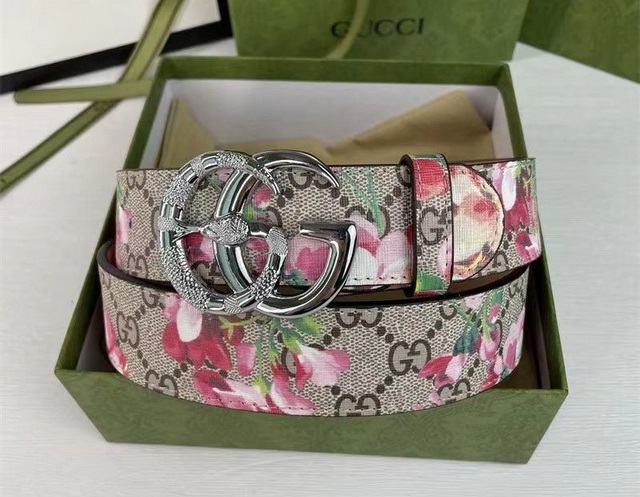 GUCCl Boutique Belts 090